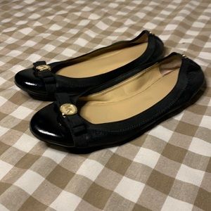 Michael Kors Dixie Ballet Black Leather/Patent Toe Flats Gold Charm Bow